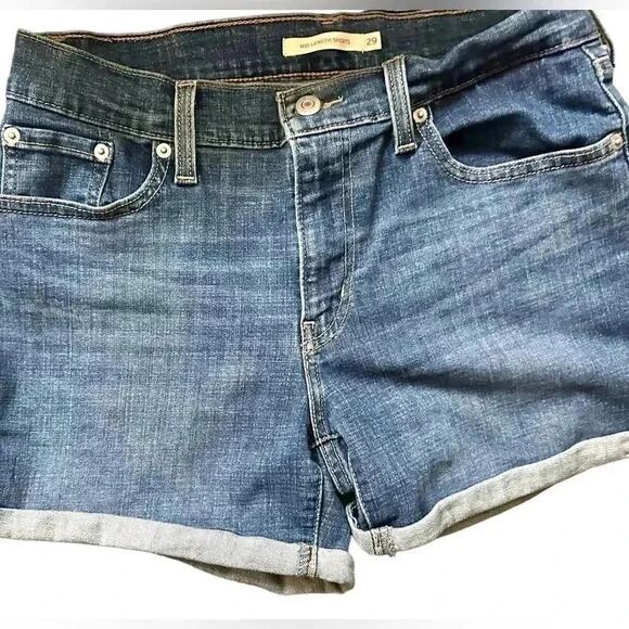 Levi Mid Length Shorts Slim Through The Hip And Thigh Mid rise. Summer is coming - Picture 3 of 7